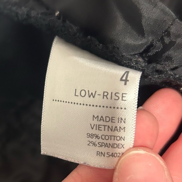 {Old Navy} Low-Rise Jean Shorts - Picture 3 of 4